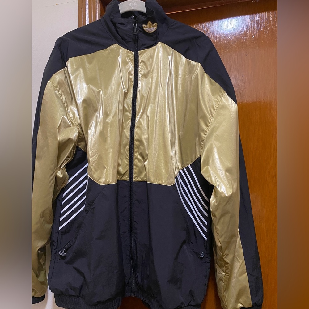 *NEVER WORN* GOLD AND BLACK ADIDAS MEN TRACK JACKET